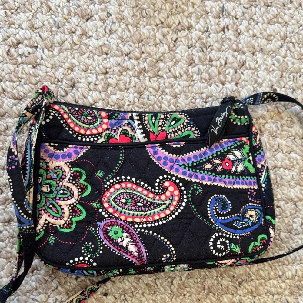 Vera Bradley Paisley Crossbody purse Zip close, adjustable strap, back pocket